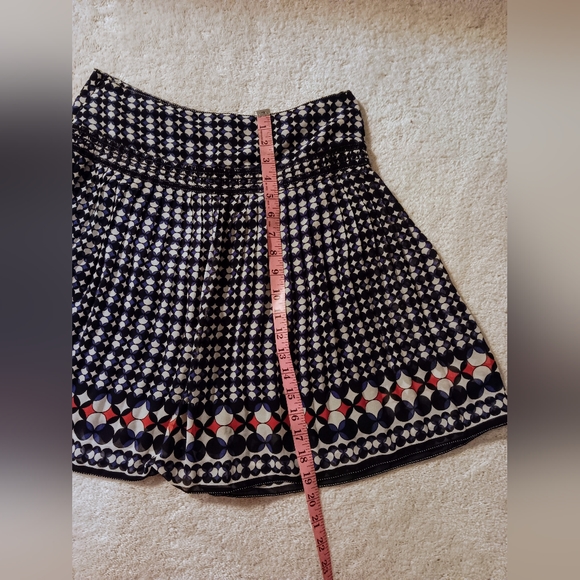 Max Studio ~ Blue Red Black Geometric Pleated Chiffon Mini Skirt - Picture 9 of 14